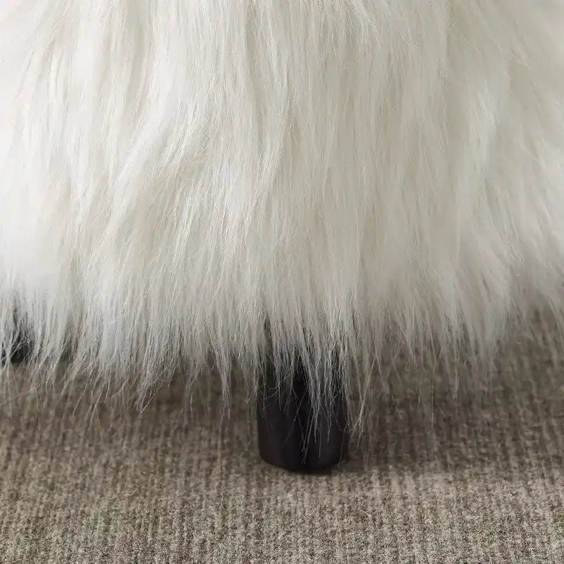 Pouffe en fausse fourrure blanche à poils longs